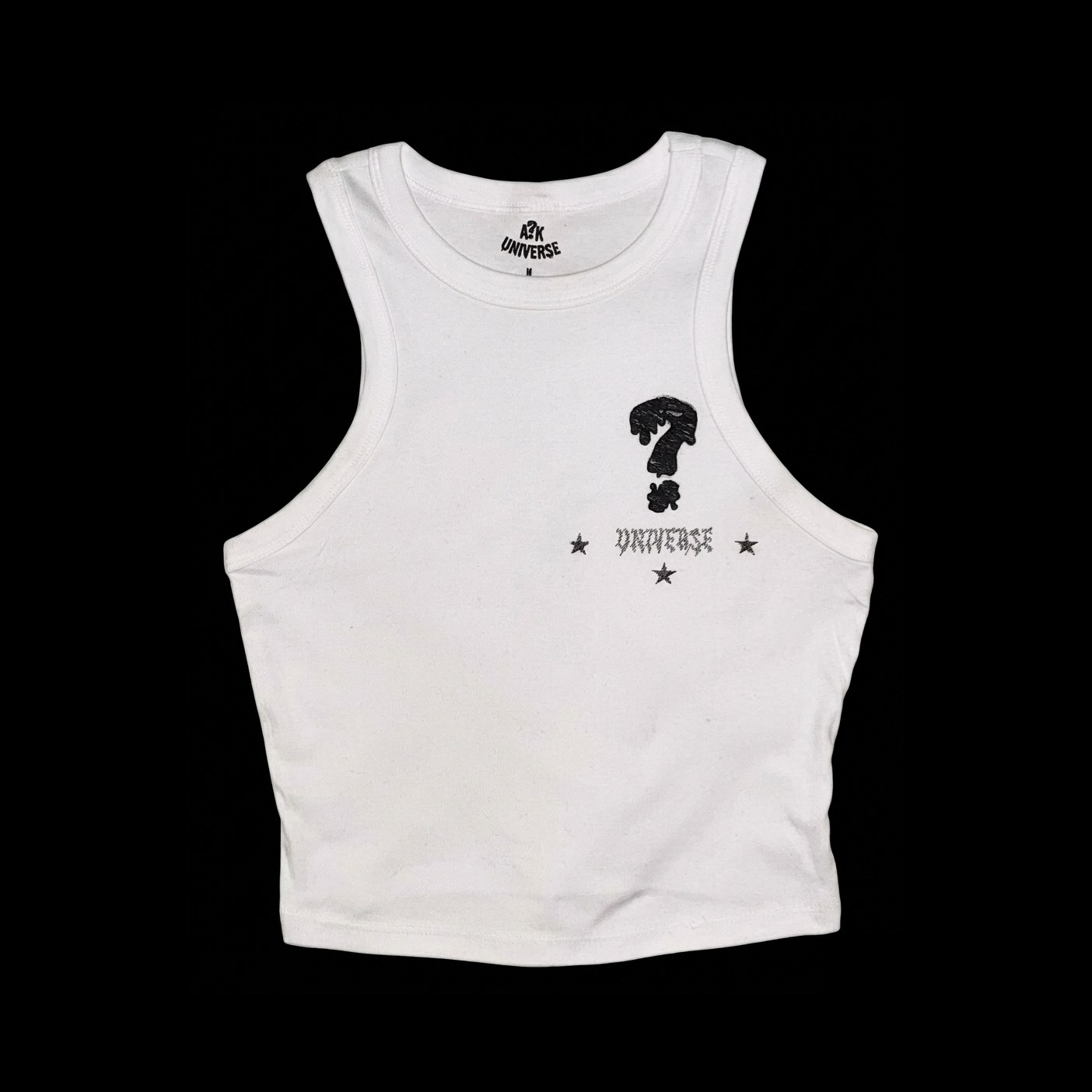 TOP « DOLL’S GOT A QUESTION ? » WHITE — A?K UNIVERSE, streetwear Genève